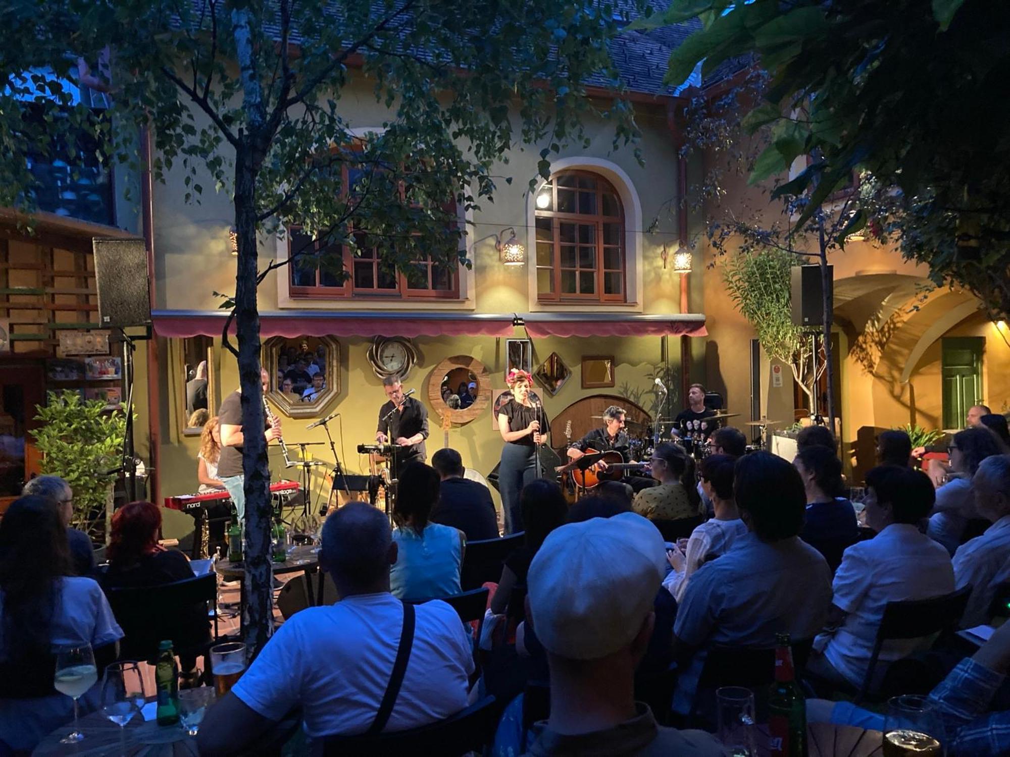 Muzikafe - Home Of Culture Ptuj Ngoại thất bức ảnh