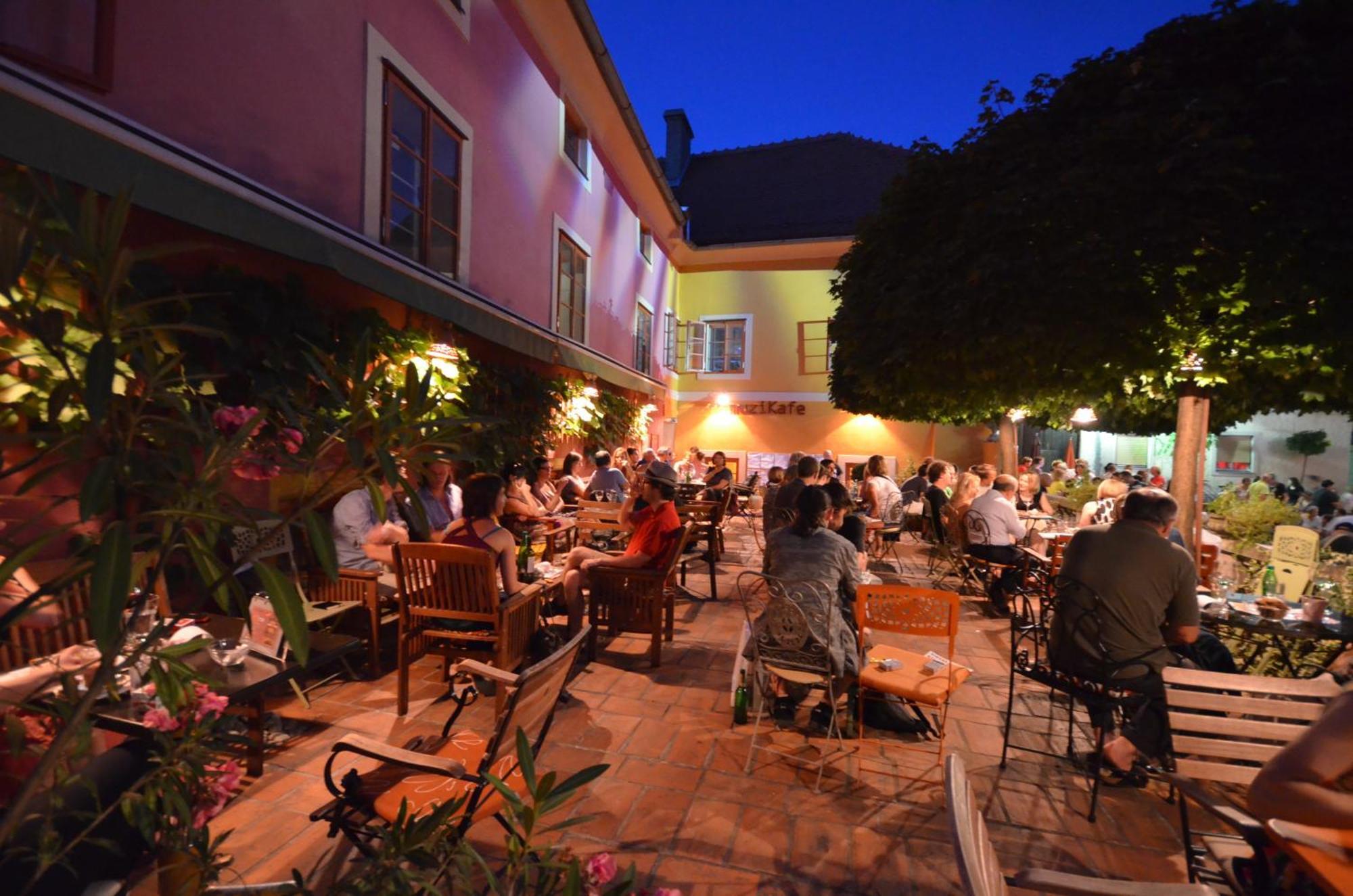 Muzikafe - Home Of Culture Ptuj Ngoại thất bức ảnh
